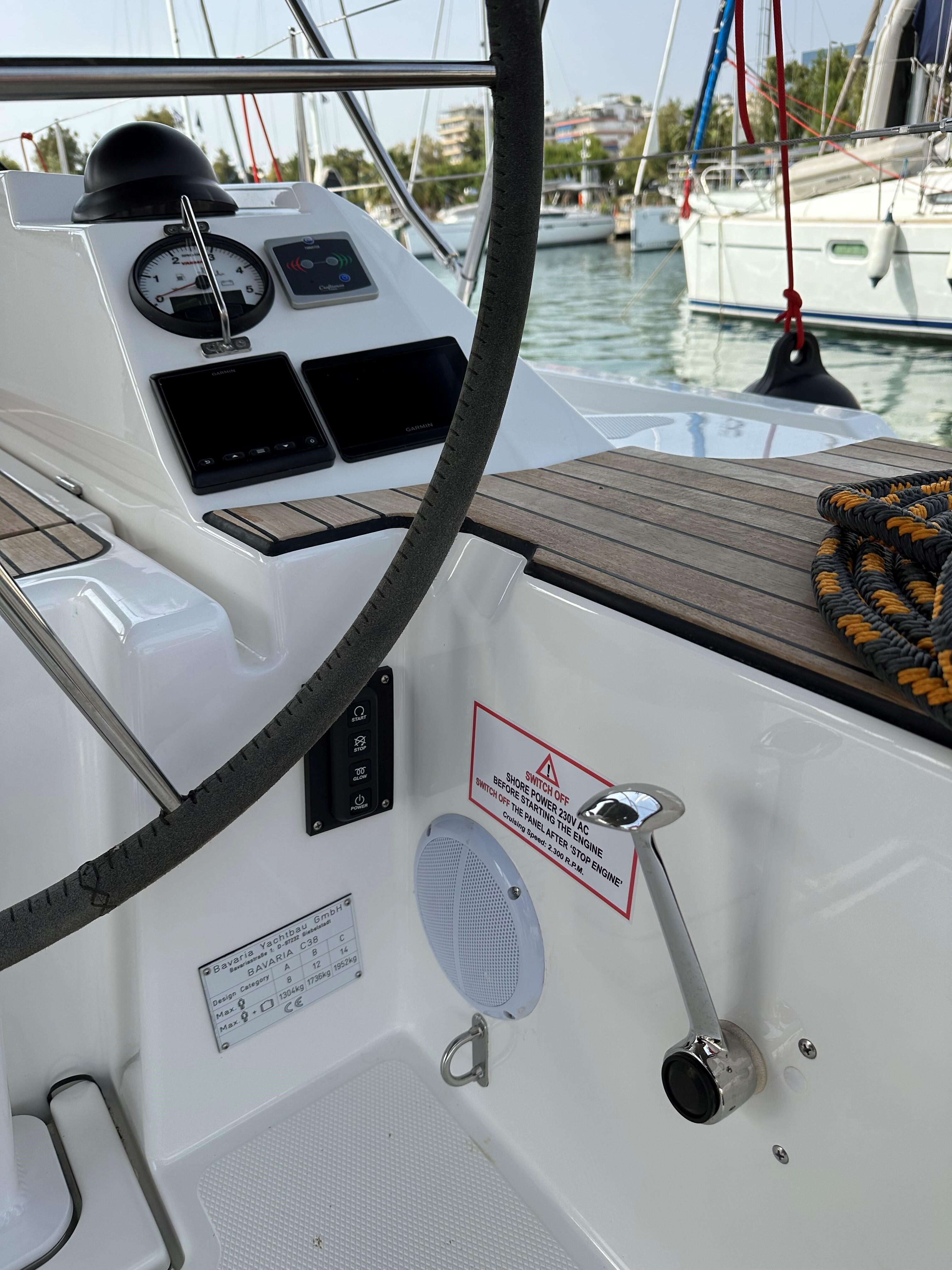 Sailing yacht 