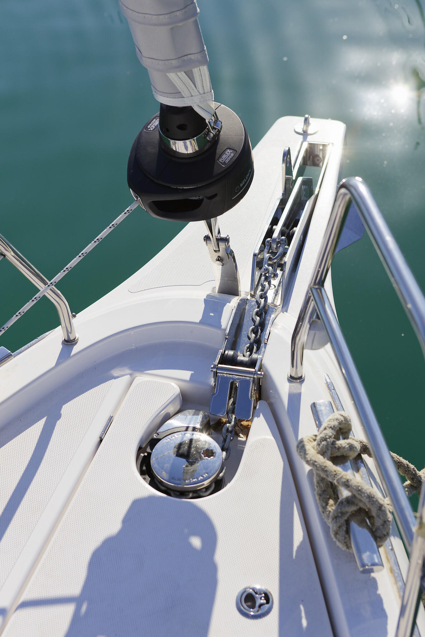 Sailing yacht 