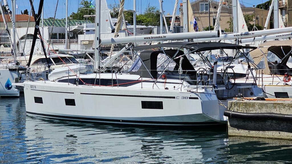 Segelyacht 
