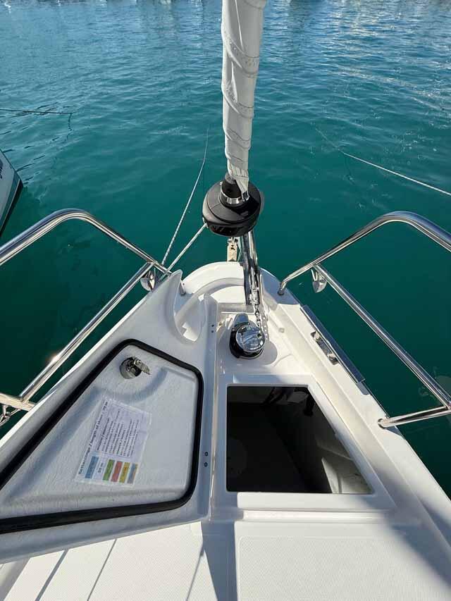 Sailing yacht 