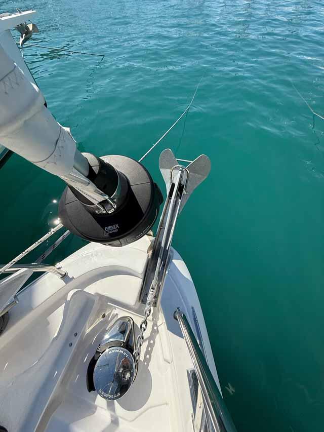 Sailing yacht 