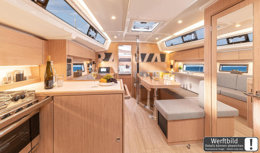 Sailing yacht 