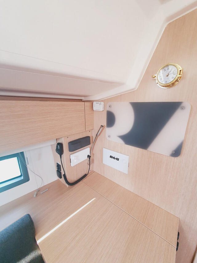 Sailing yacht 