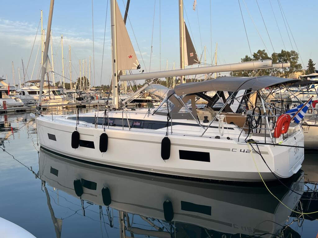 Sailing yacht 