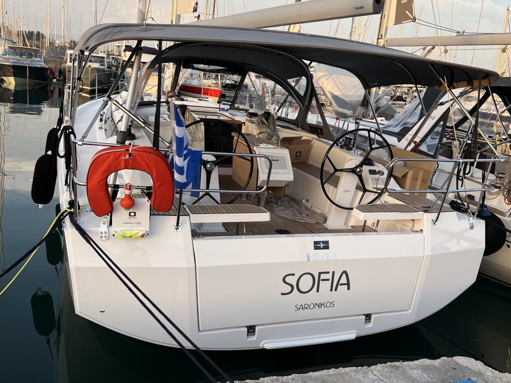 Sailing yacht 