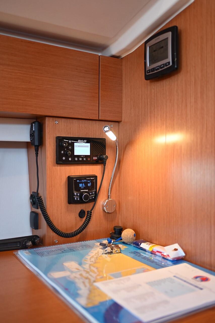 Sailing yacht 