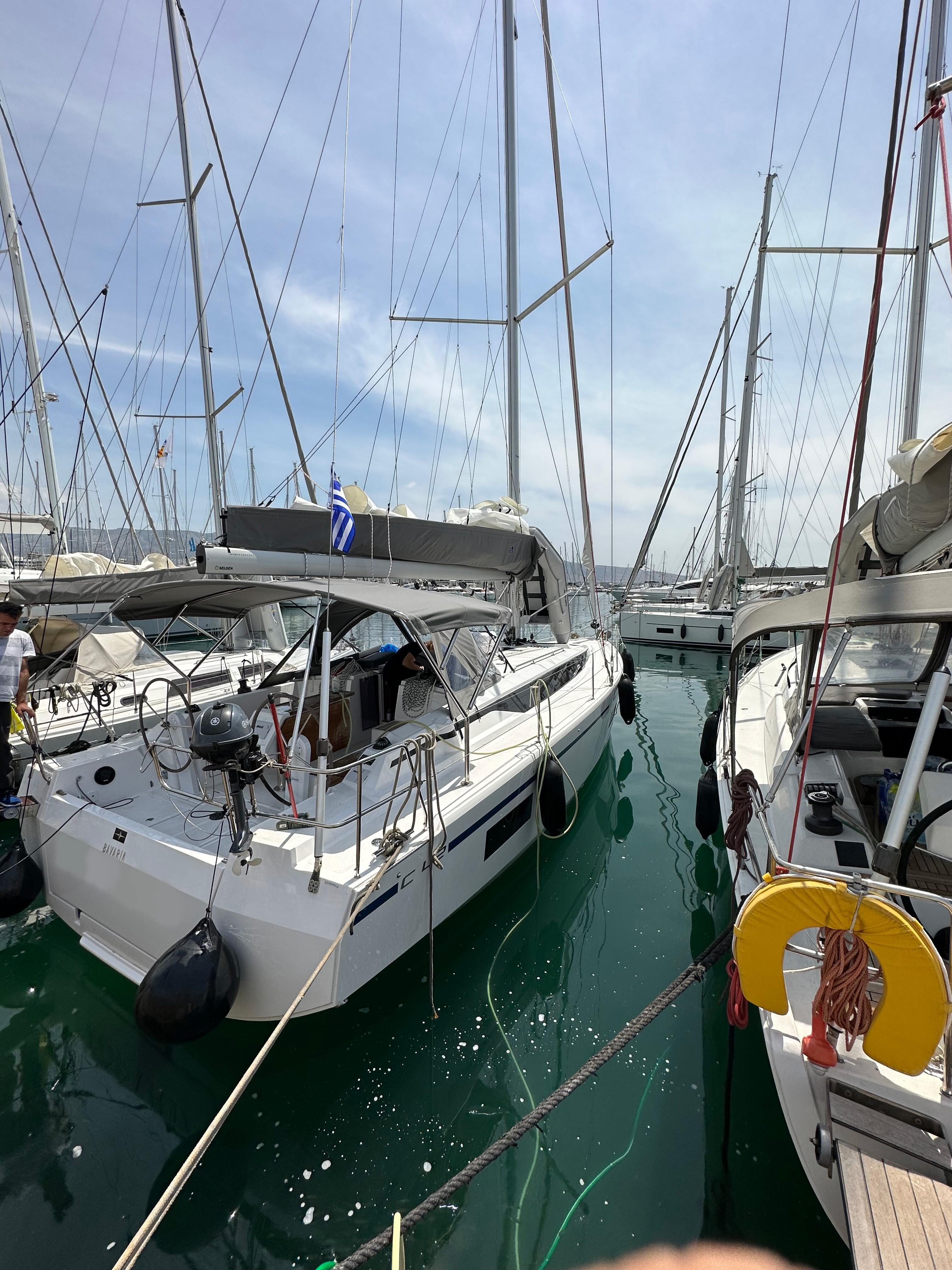 Sailing yacht 