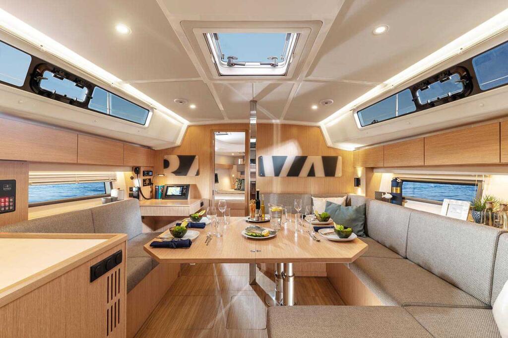 Sailing yacht 