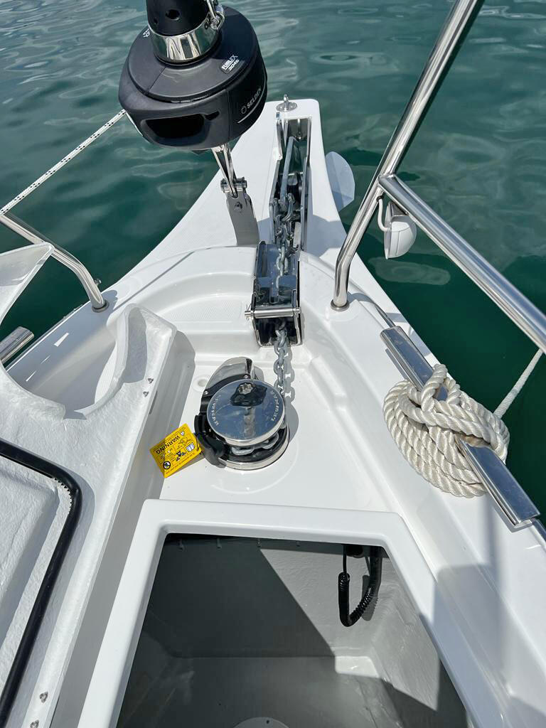 Sailing yacht 