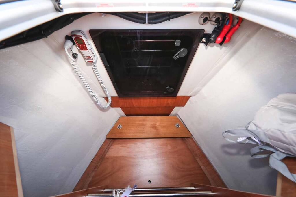 Sailing yacht 