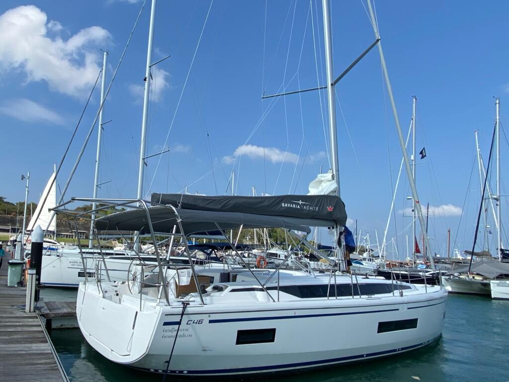 Sailing yacht 
