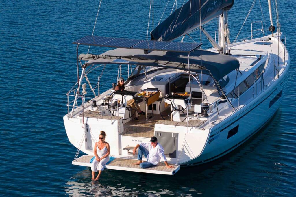 Sailing yacht 