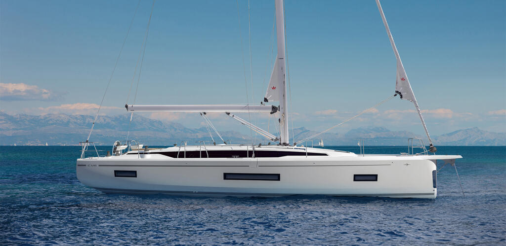 Sailing yacht 