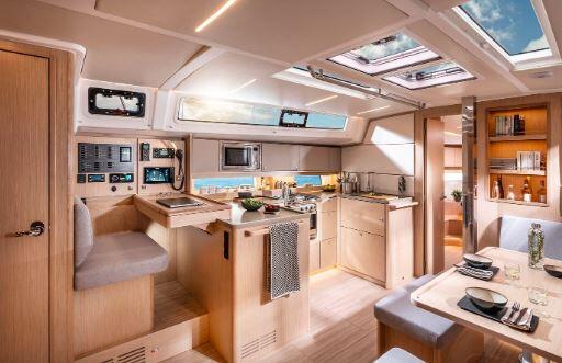 Sailing yacht 