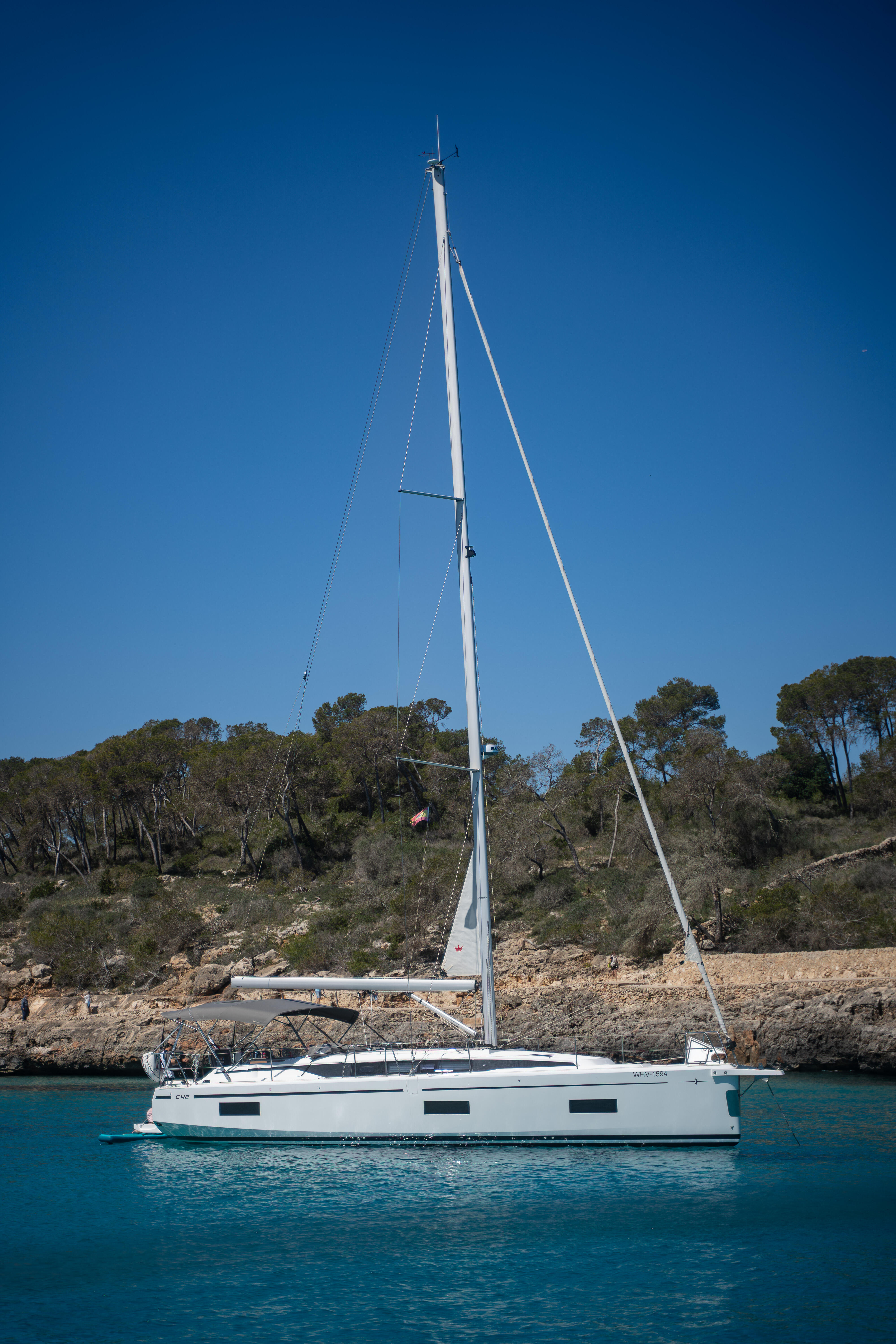 Sailing yacht 