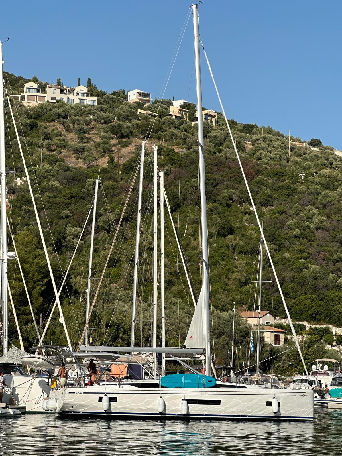 Sailing yacht 