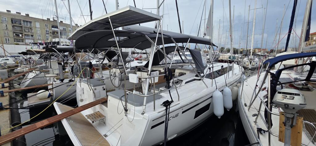 Sailing yacht 