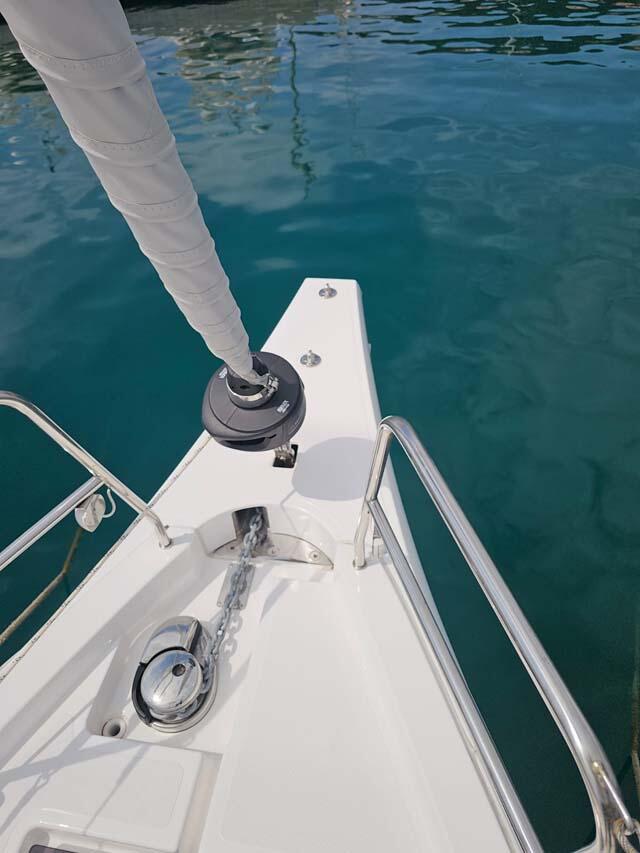 Sailing yacht 