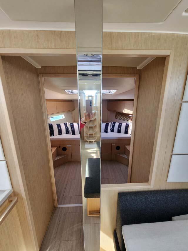 Sailing yacht 