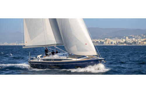 Sailing yacht 