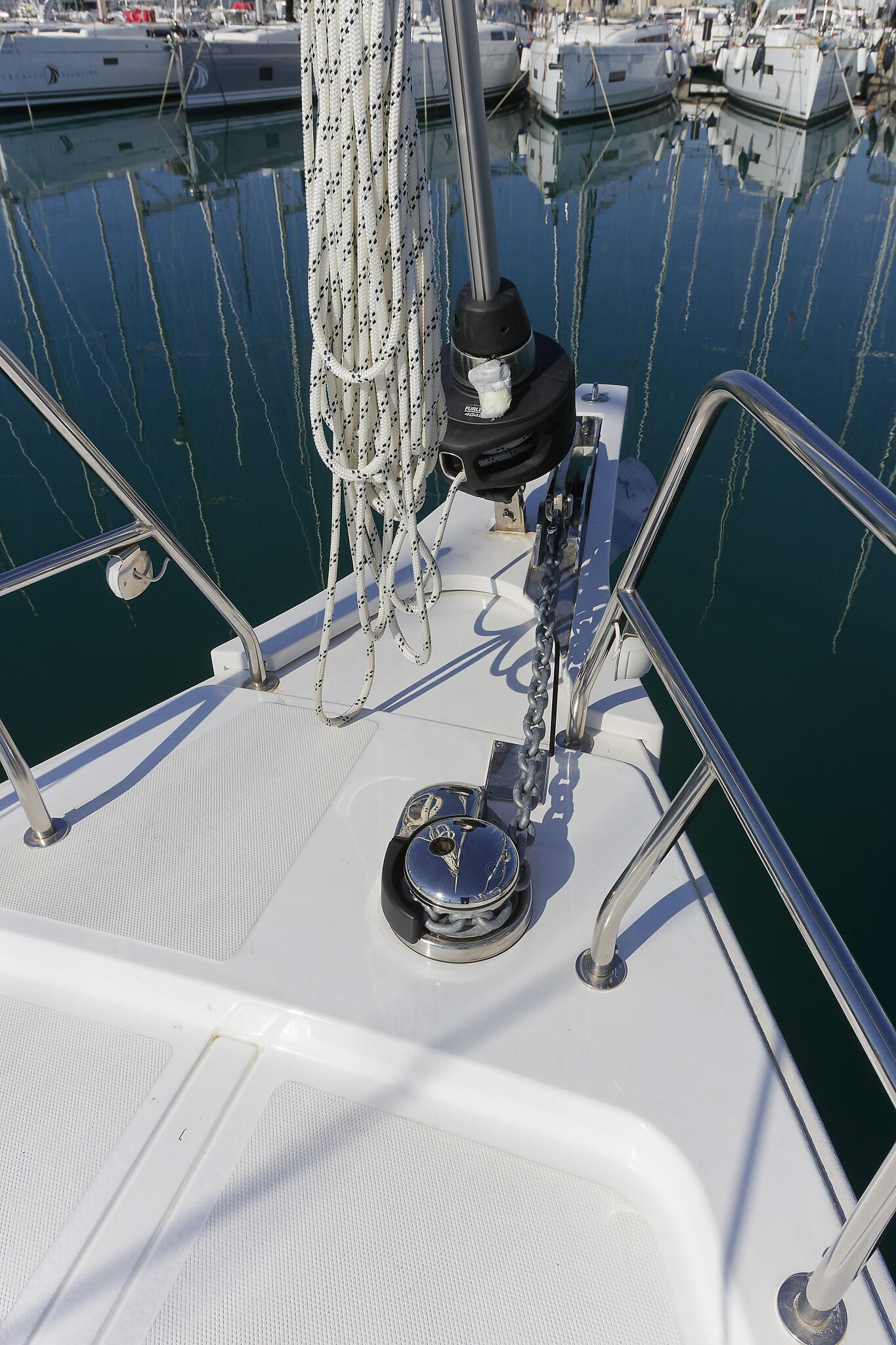 Sailing yacht 