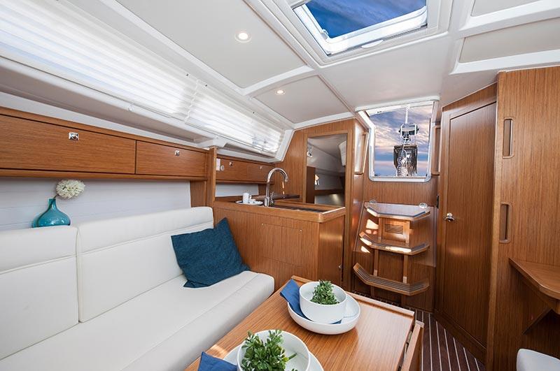 Sailing yacht 