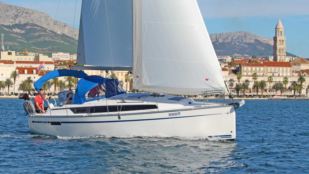 Sailing yacht 