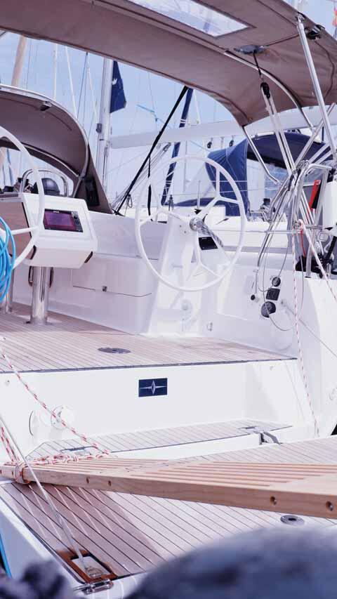 Sailing yacht 