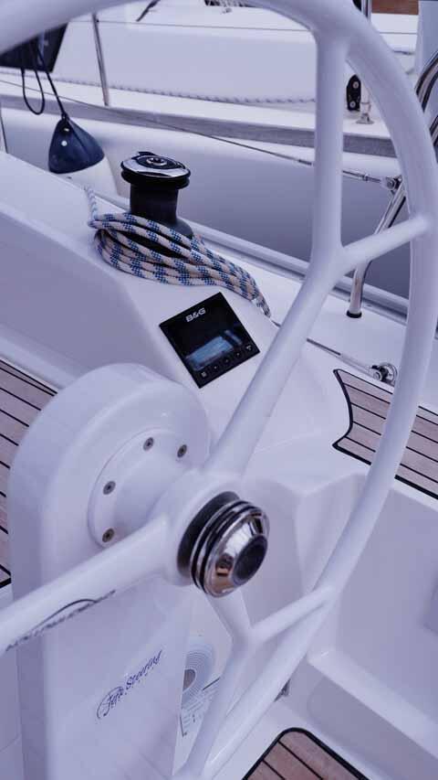 Sailing yacht 
