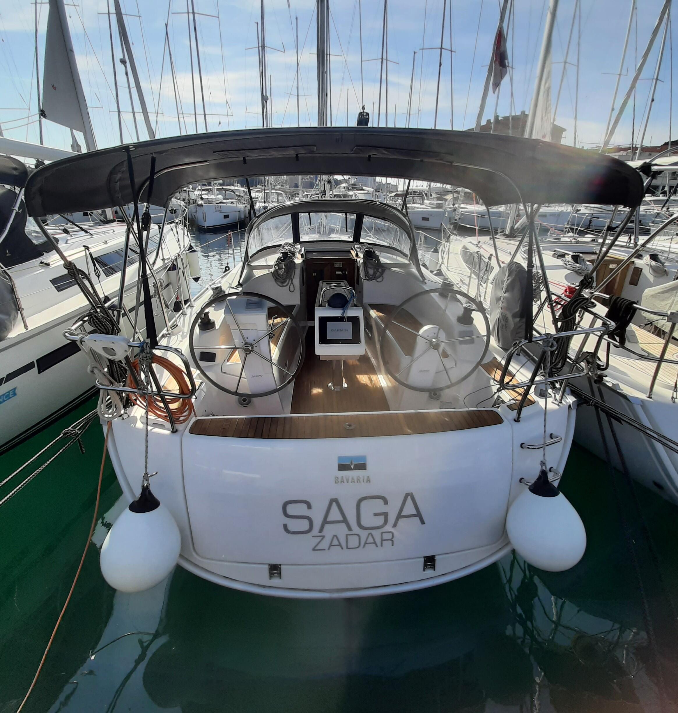 Sailing yacht 