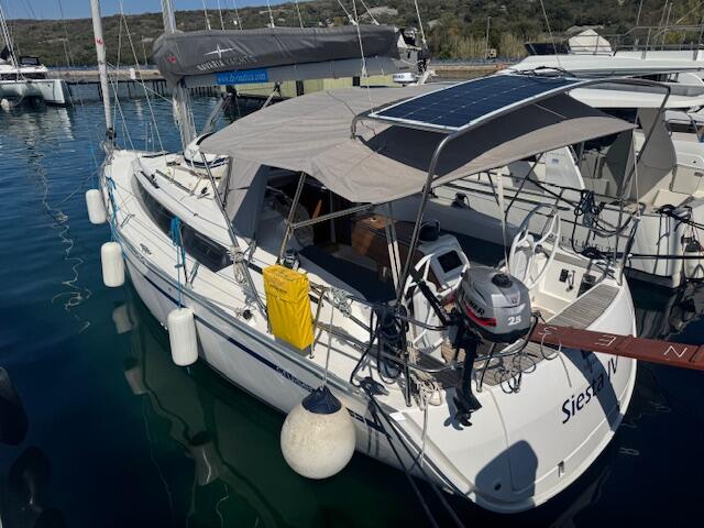 Sailing yacht 
