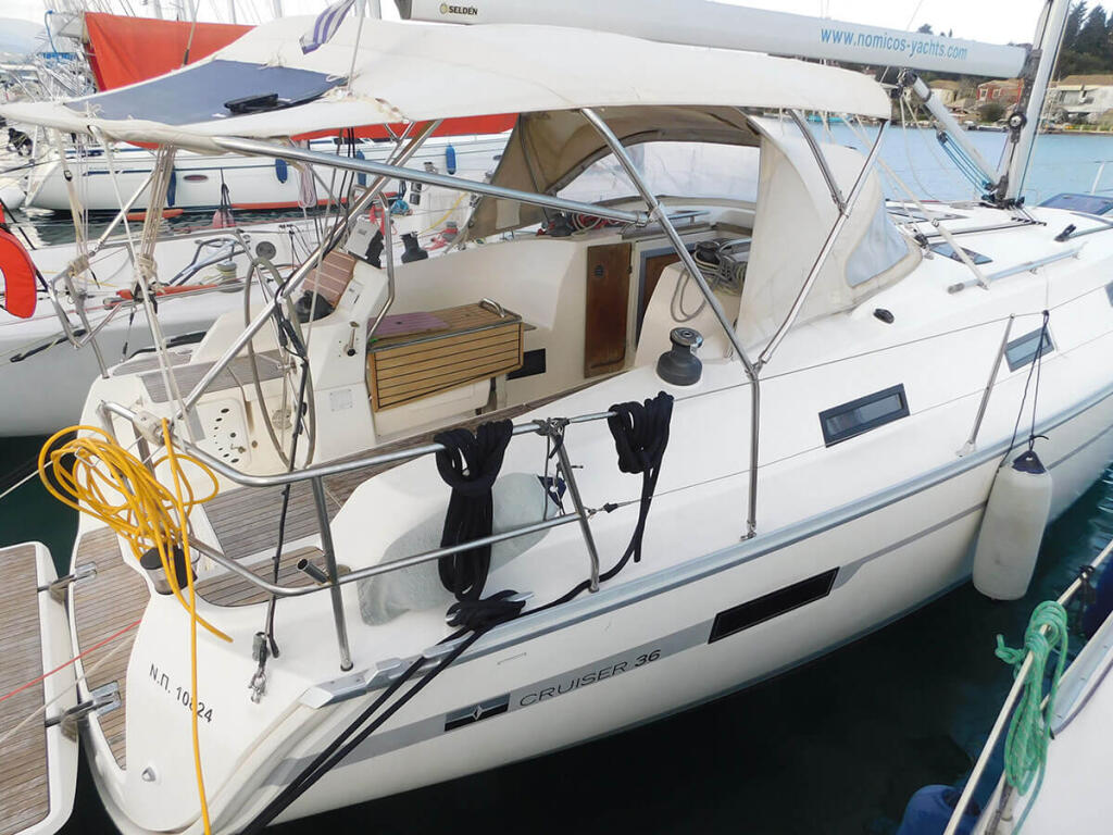 Sailing yacht 