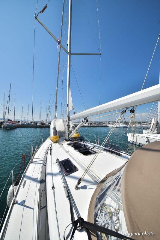 Sailing yacht 