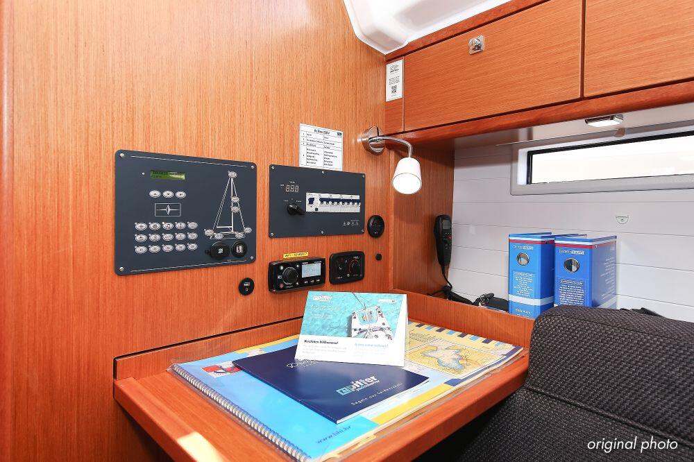 Sailing yacht 
