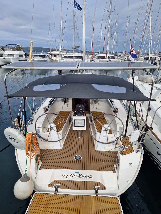 Sailing yacht 