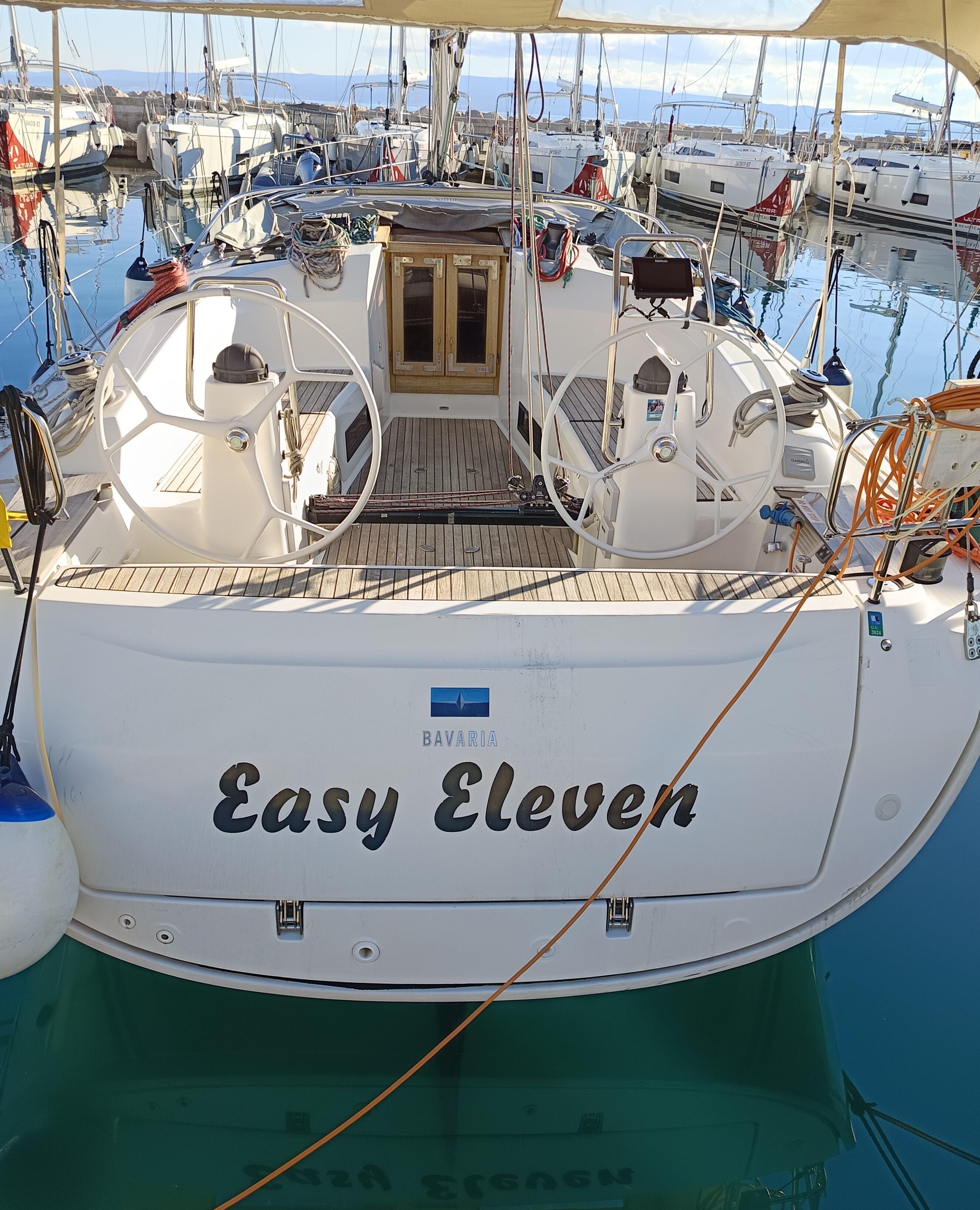 Sailing yacht 