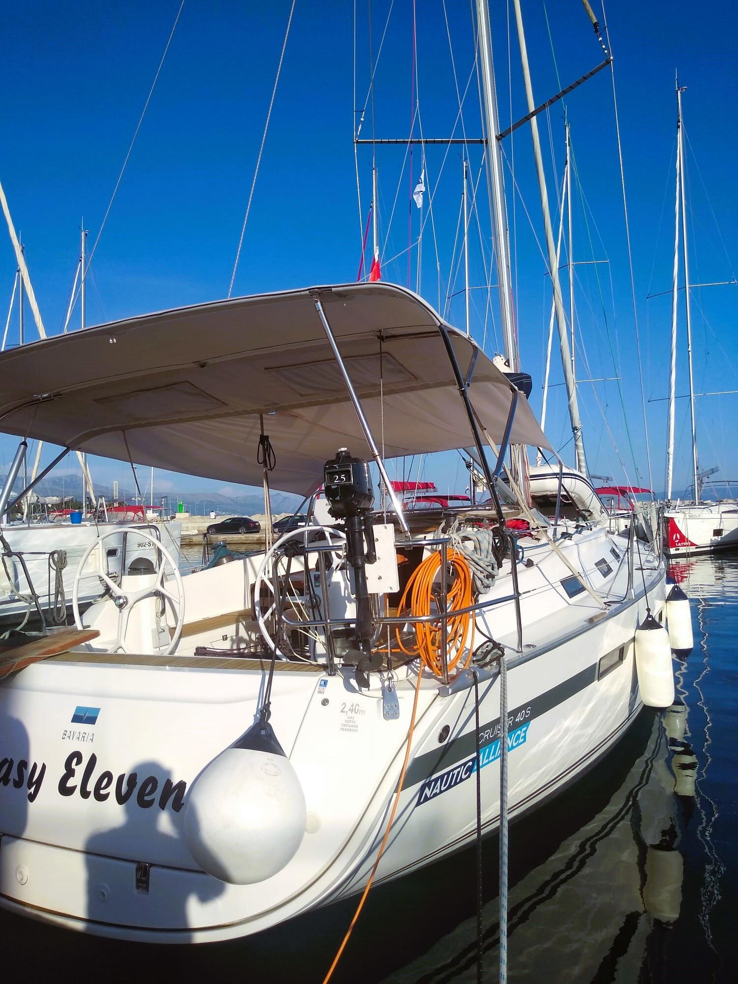 Sailing yacht 