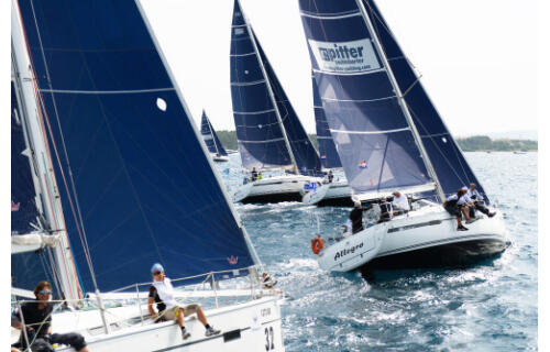 Sailing yacht 