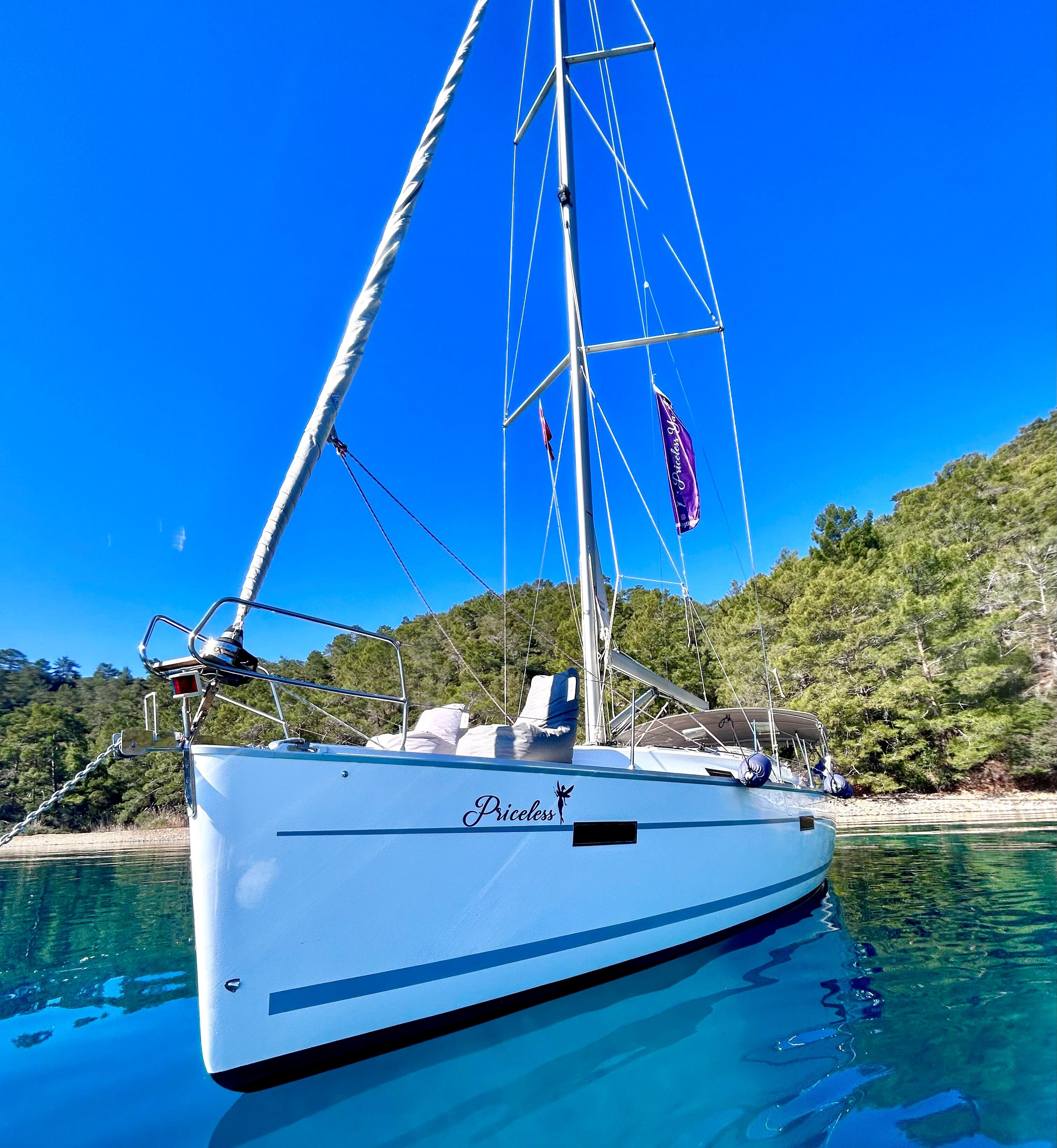 Sailing yacht 