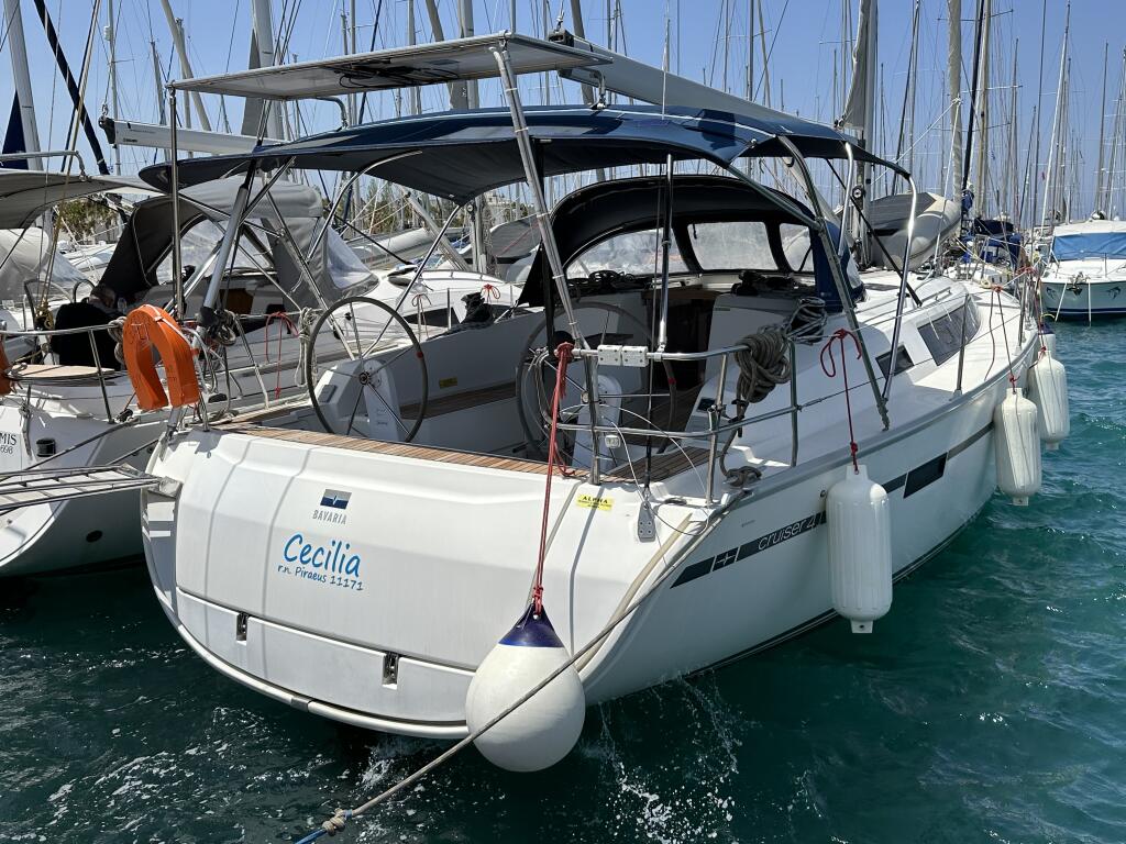 Sailing yacht 