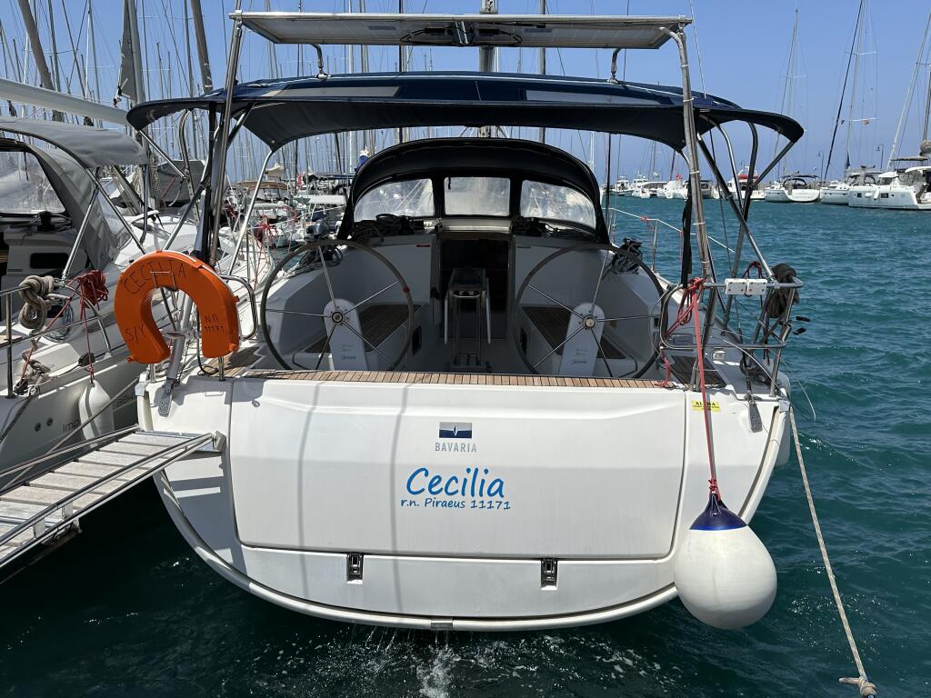 Sailing yacht 