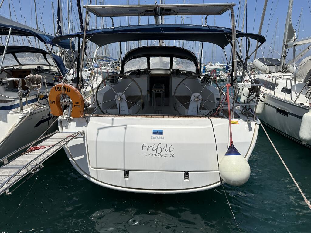 Sailing yacht 