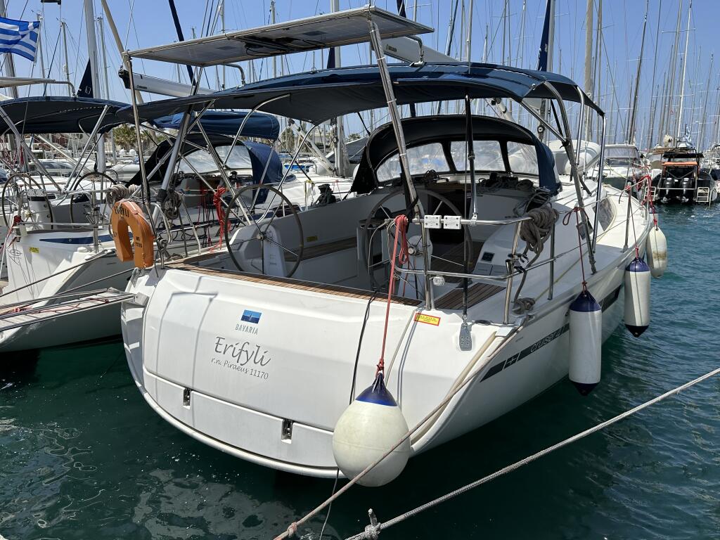Sailing yacht 