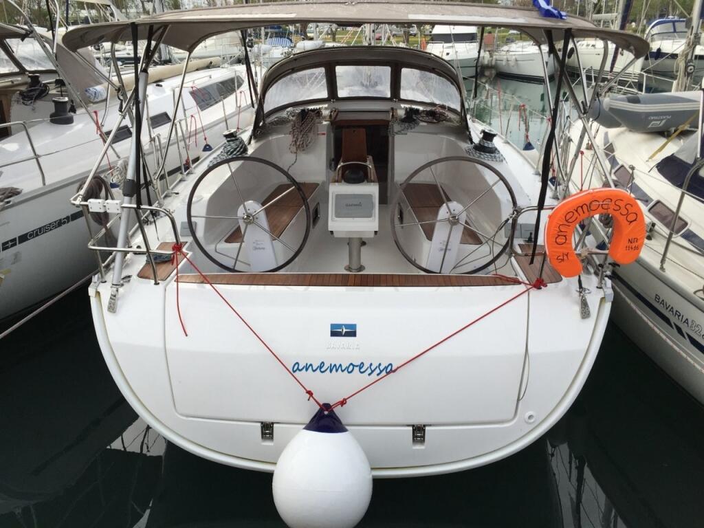 Sailing yacht 