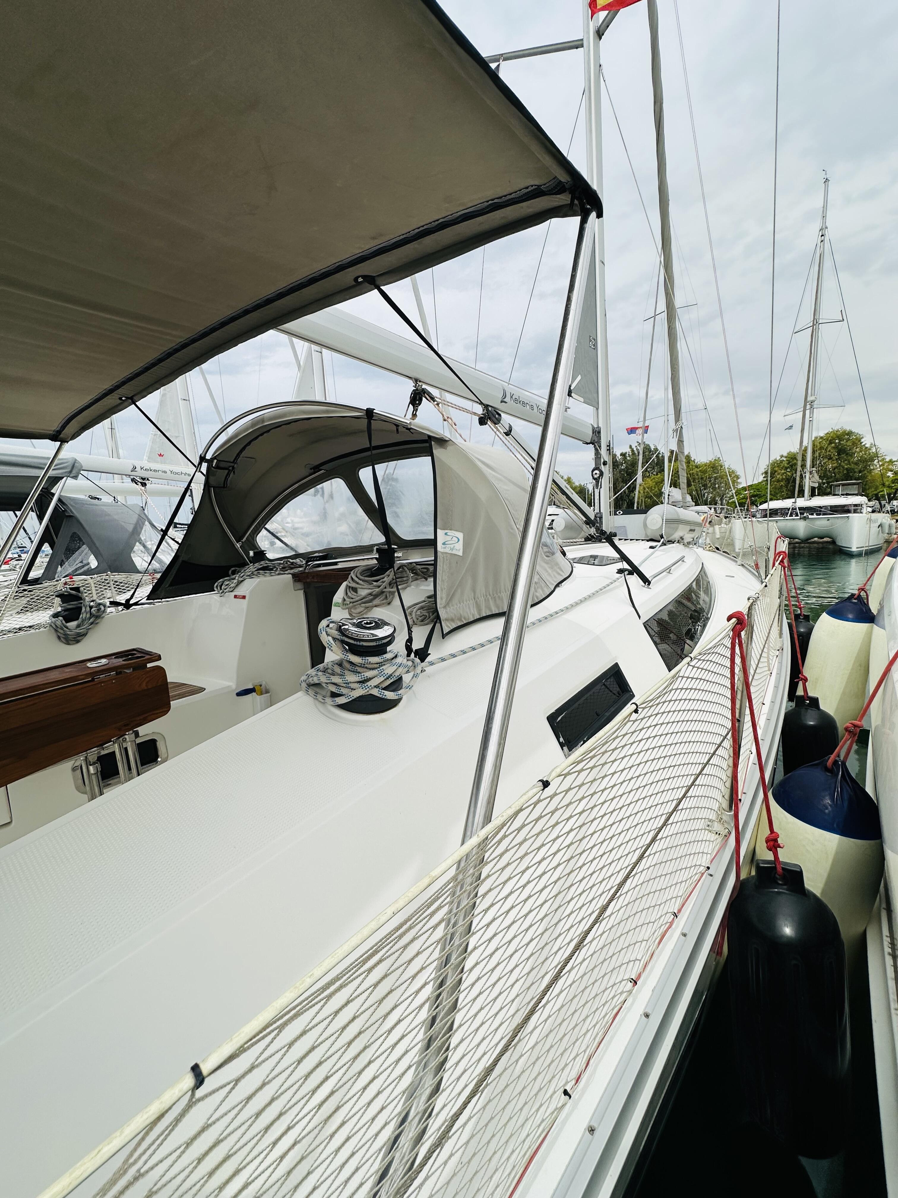 Sailing yacht 