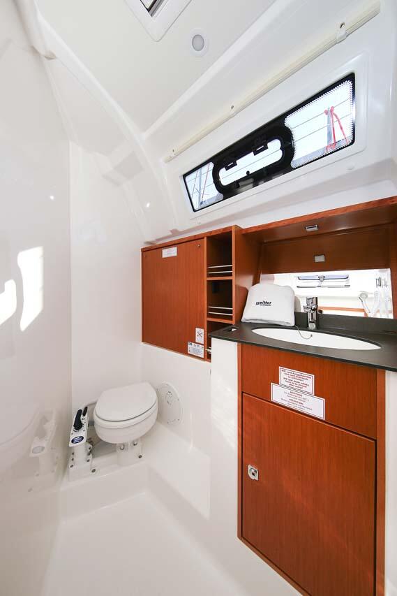 Sailing yacht 