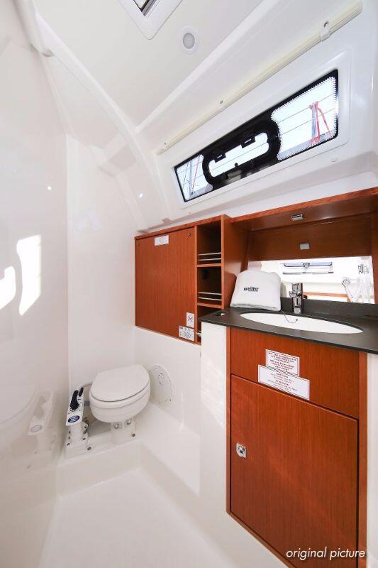 Sailing yacht 