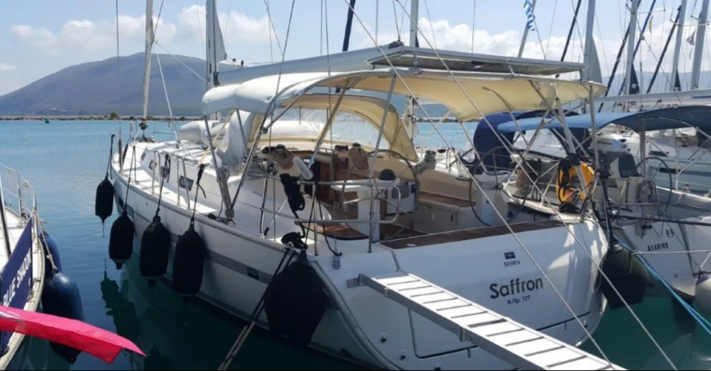 Sailing yacht 