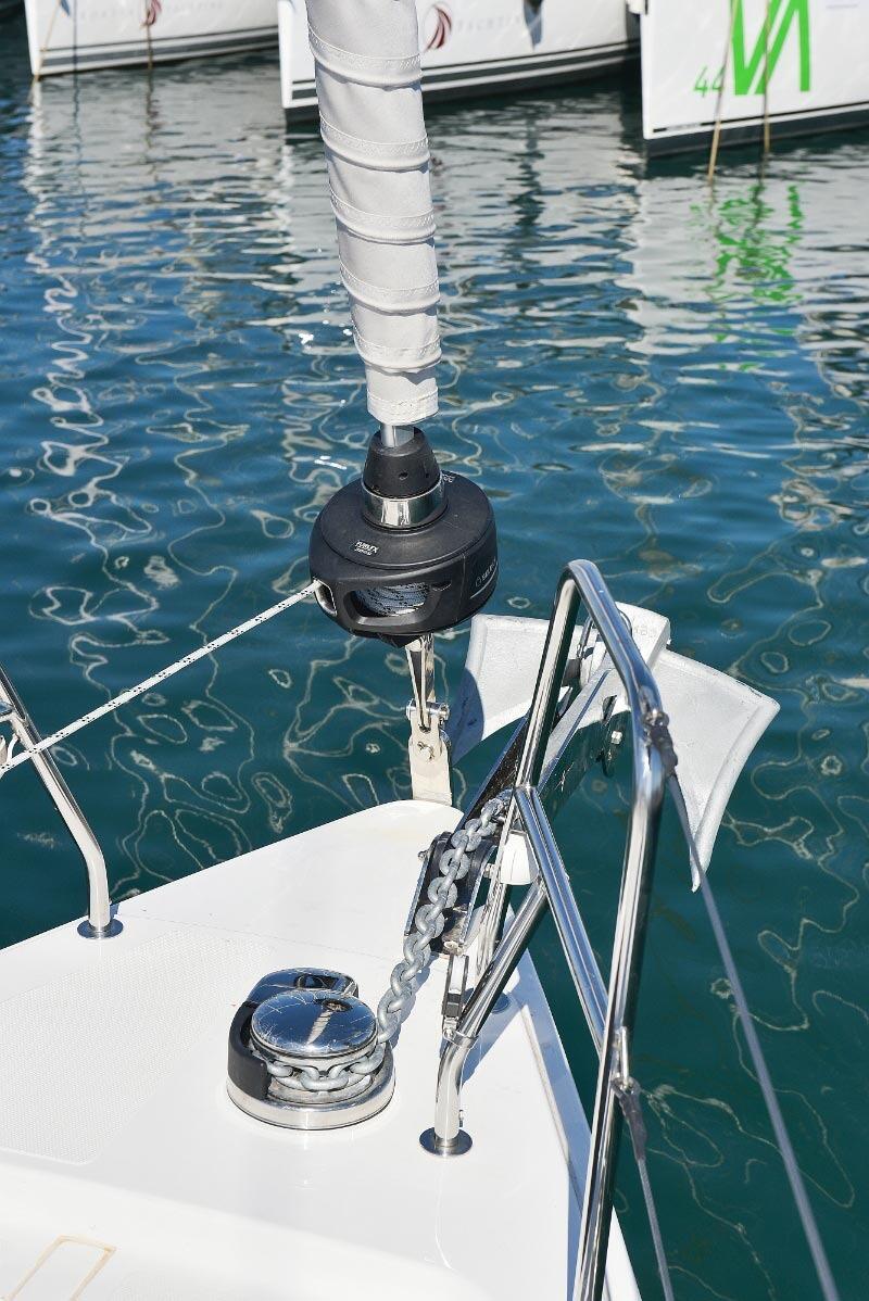 Sailing yacht 