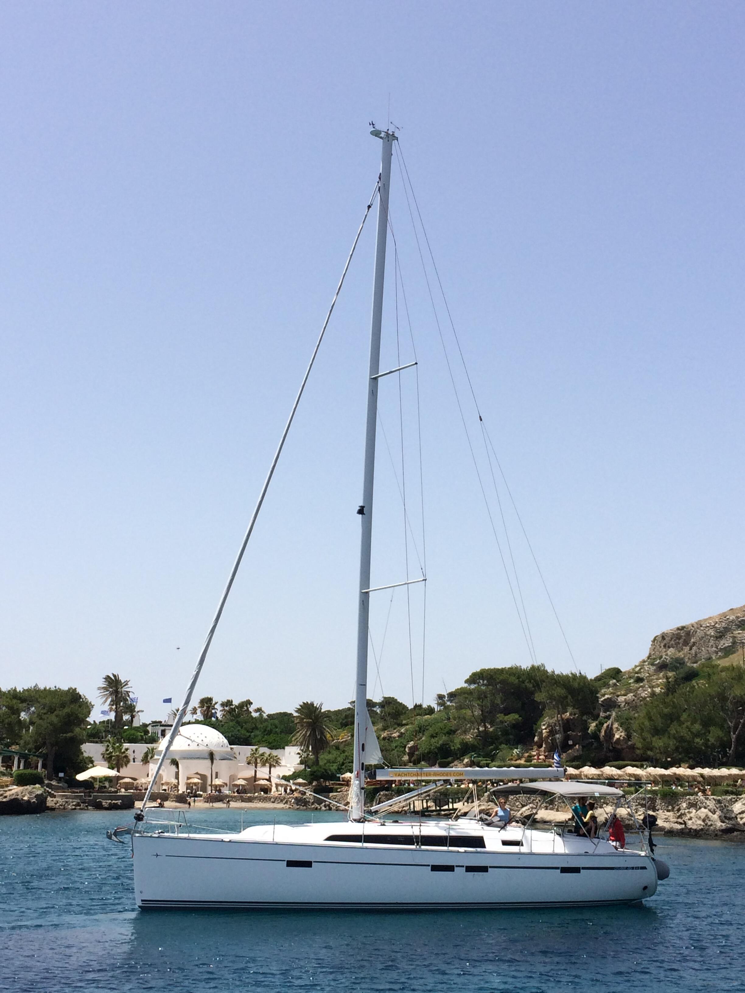 Sailing yacht 